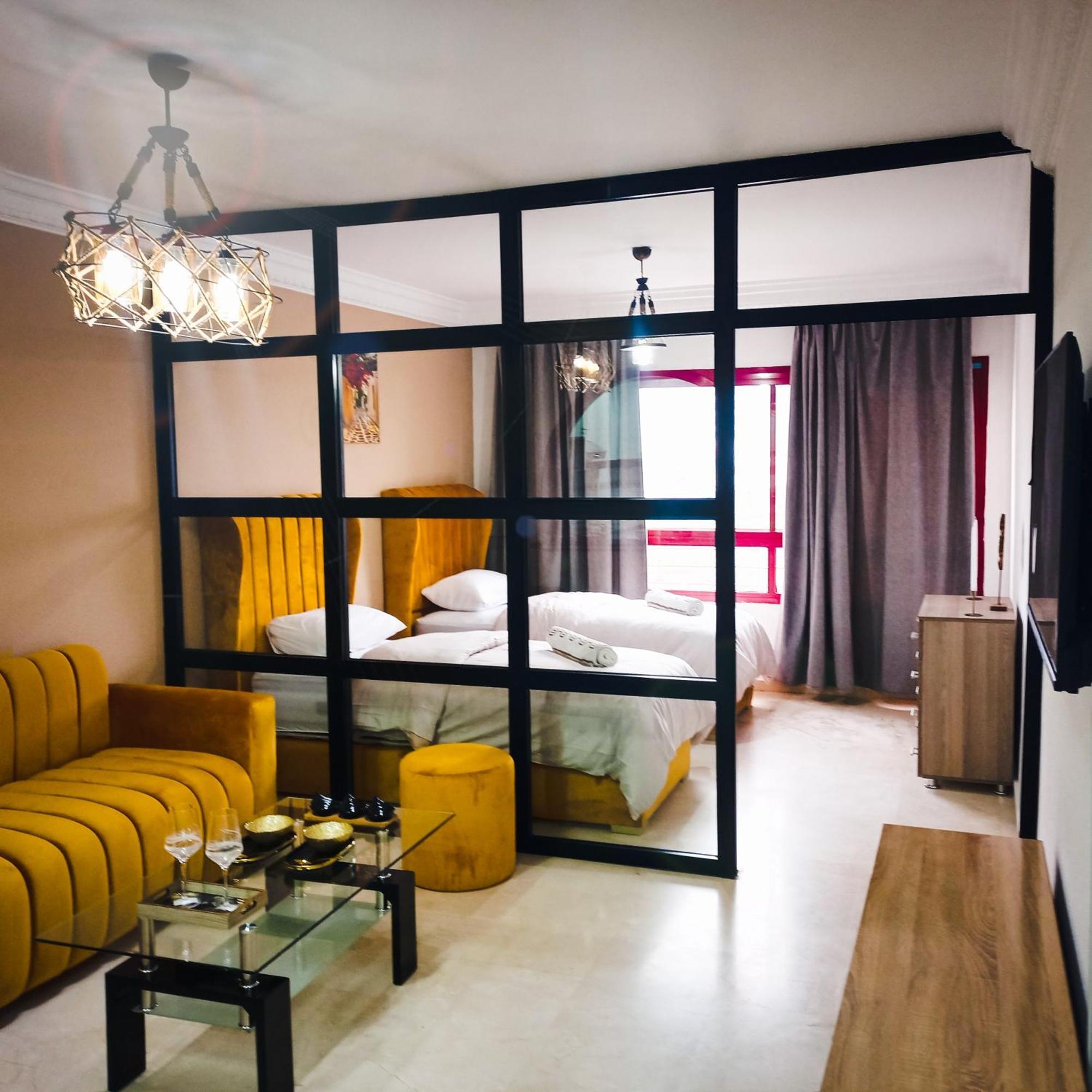 Moderne Appartement Au Plein Centre-Ville En Face Hilton & La Gare De Train Tgv Avec Climatisation Tangier Exterior photo